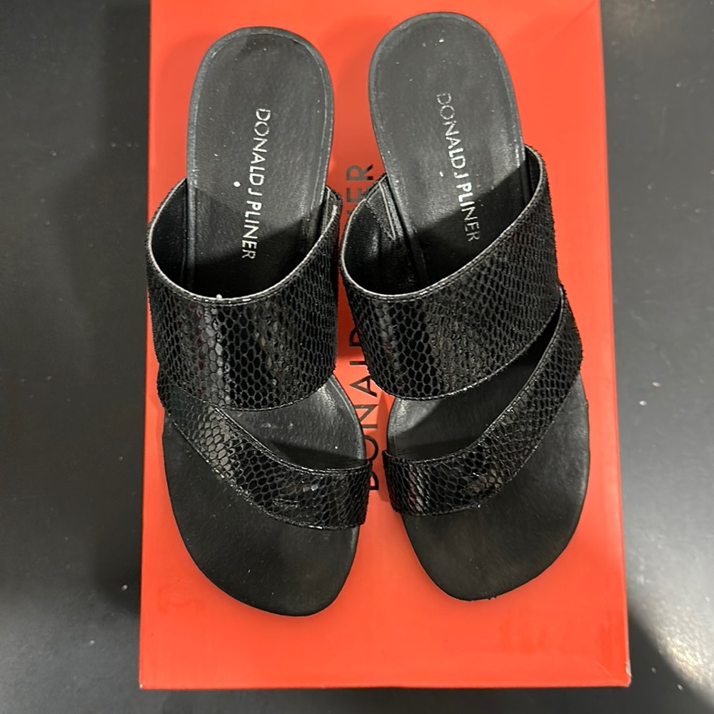 Donald J Pliner black heels
